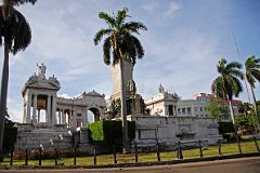 16 Cuba - Havana Vedado - Monumento a Jose Miguel Gomez.jpg